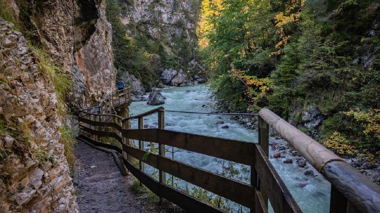 Chiusura temporanea del sentiero turistico dell"Orrido dello Slizza" individuato al foglio 2 mappali 365/20, 371/1, 365/...