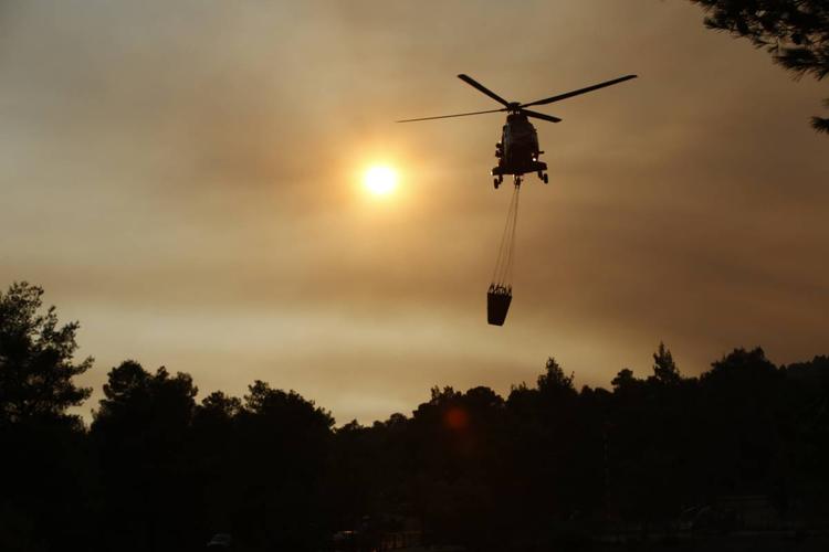 Paura incendi in Sardegna, chiuso l’aeroporto “Costa Smeralda” di Olbia