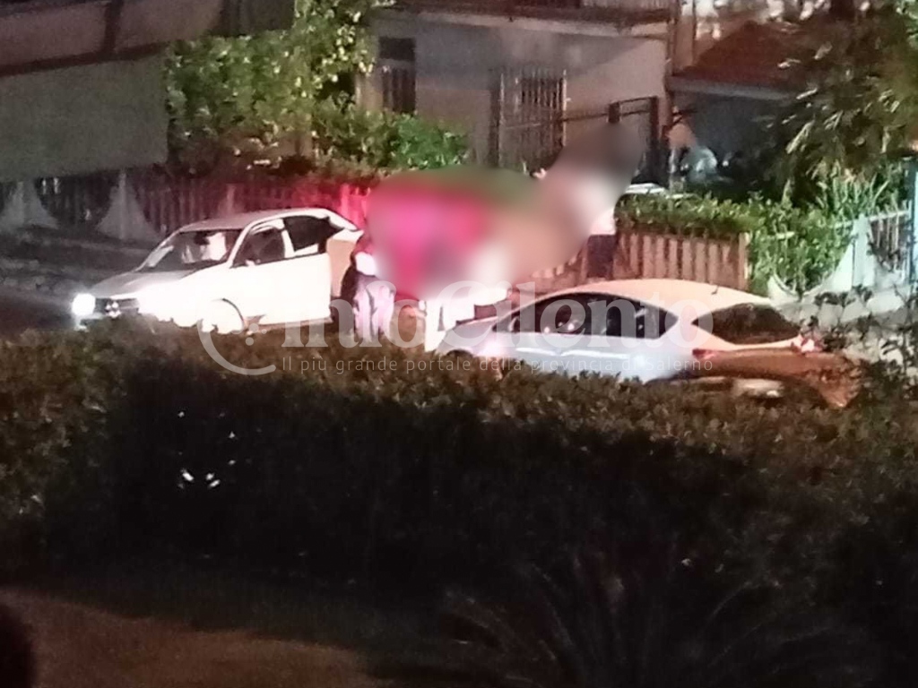 Scontro tra auto in via Del Grano a Eboli: feriti e polemiche sulla sicurezza