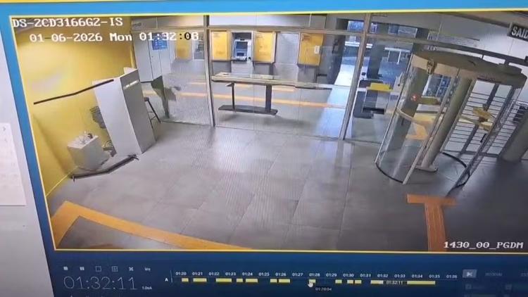 VÍDEO: Segurança de banco é preso suspeito de furtar armas de cofre dentro da própria agência no RS