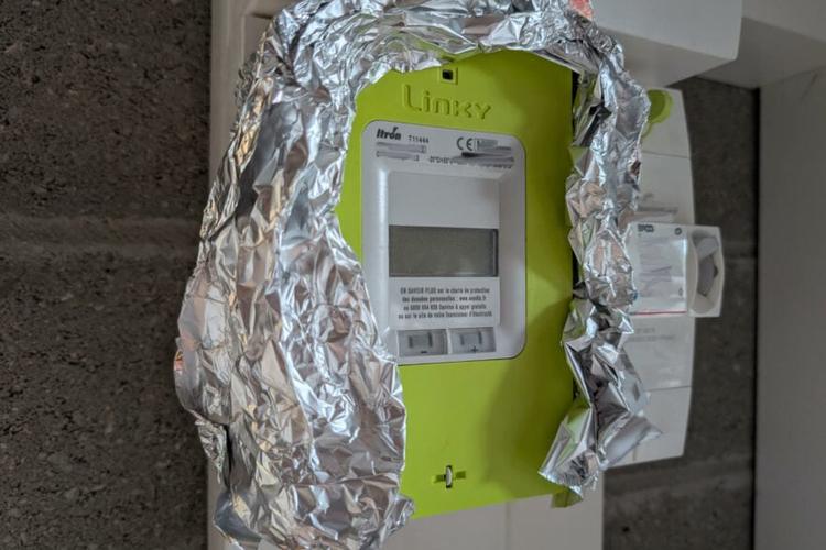 Entourer son compteur Linky avec du papier alu&nbsp;: de nombreux Français le font, pourquoi c’est une très mauvaise idée&nbsp;?