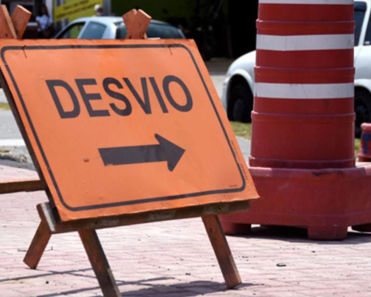 Obras da Sabesp interditam trânsito em oito cidades da Baixada Santista; confira os trechos