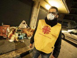 Povertà. Caritas: cresce la cronicità del disagio. È record di assistiti e anziani, raddoppiano i lavoratori poveri