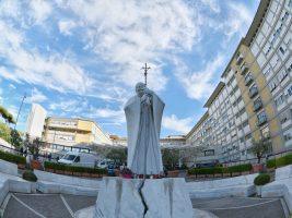 Leone XIV: decorso post-operatorio regolare
