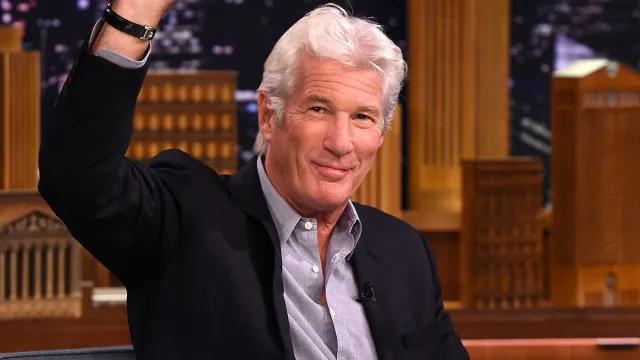 Richard Gere chama Trump de 'louco' e diz que EUA vivem momento mais sombrio