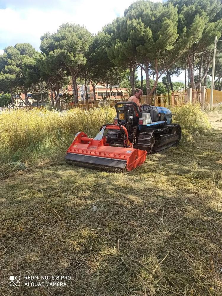 Prosegue l’attività di pulizia straordinaria dei terreni di pertinenza comunale, in ottemperanza alle disposizioni vigen...
