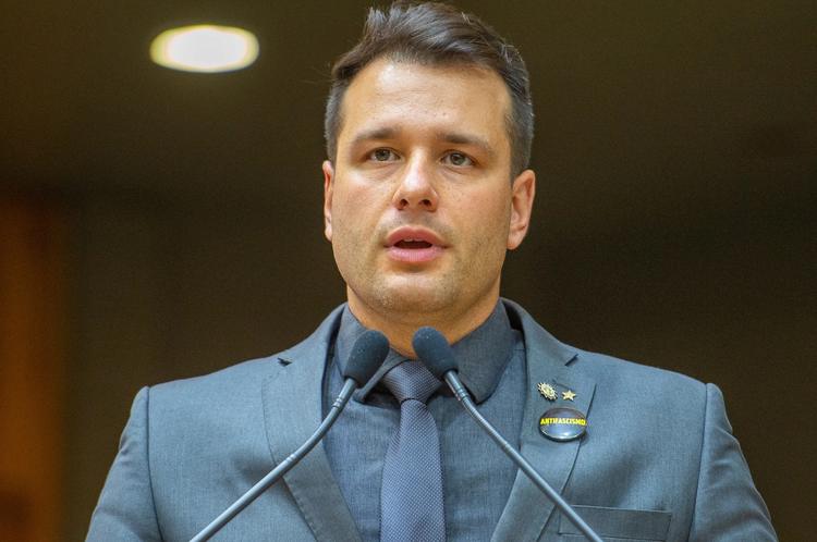 Ex-companheira de Leonel Radde é condenada por denunciação caluniosa em suposto caso de agressão