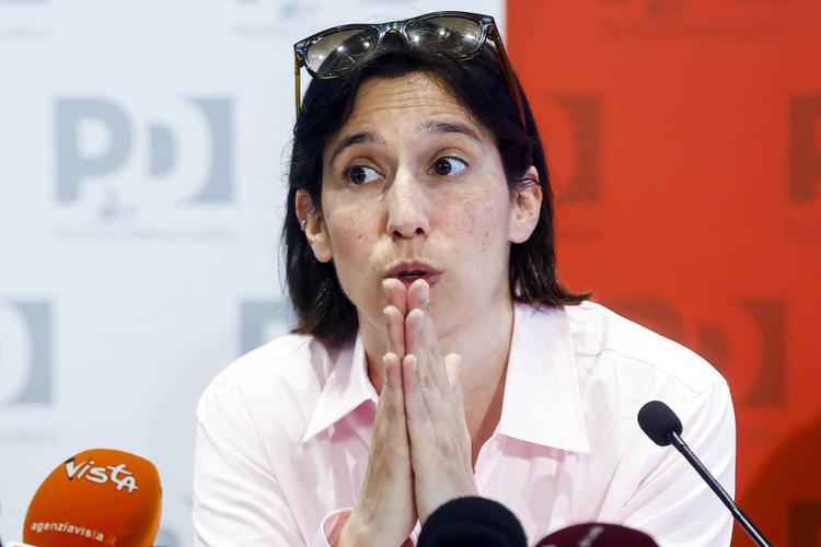 "Tassiamo tutti i ricchi". Ma Elly ci ripensa e dice no