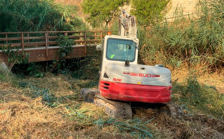 Aspe intensifica la limpieza de imbornales, alcantarillado y cauces ante las lluvias de otoño