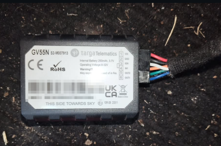 “Ci controllano”. La gaffe degli antagonisti: pensano di essere spiati, ma è solo la scatola nera dell'assicurazione