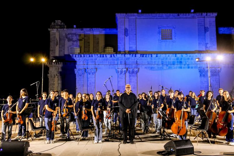 La Massimo Kids Orchestra al Castello di Milazzo, tra i componenti i milazzesi Antonino La Malfa e Martina De Luca