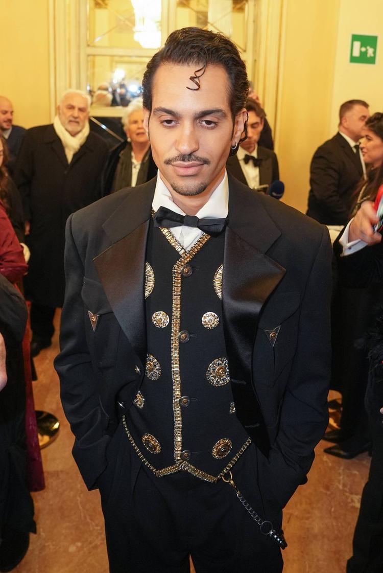 Mahmood chiamato come testimone nel processo per stupro che coinvolge lo stilista Riccardo Tisci: cosa emerge dagli atti americani