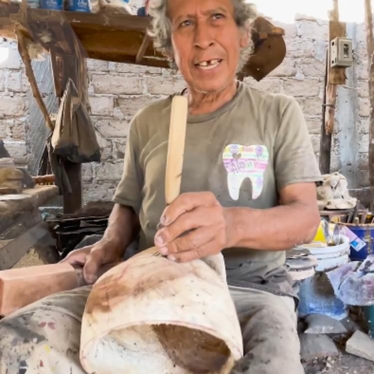 Este artesano tiene máscaras de Chiapas en todo el mundo