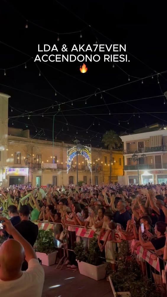 🎤 LDA & AKA7EVEN: RIESI HA CANTATO. Una Piazza Garibaldi gremita, migliaia di voci e l’energia di una comunità che ha s...