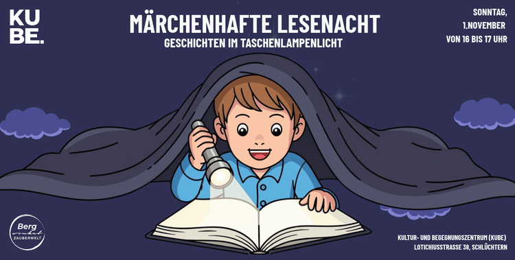  Illustration zur „Märchenhaften Lesenacht“ im KUBE Schlüchtern am Sonntag, 1. November, von 16 bis 17 Uhr. Ein fröhlicher Junge sitzt unter einer Decke und liest ein großes, aufgeschlagenes Buch im Licht einer Taschenlampe. Der dunkelblaue Hintergrund mit Wolken und funkelnden Sternen schafft eine gemütliche, märchenhafte Atmosphäre. Motto: „Geschichten im Taschenlampenlicht“. Veranstaltungsort: KUBE, Lotichiusstraße 38, Schlüchtern.