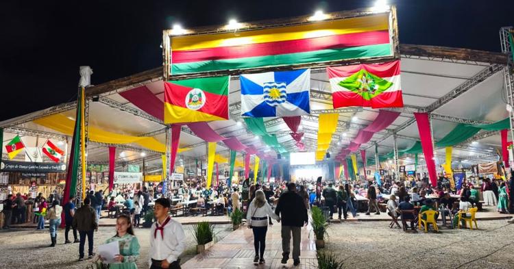 Acampamento Farroupilha reúne mais de 120 mil pessoas em Balneário Camboriú&nbsp;