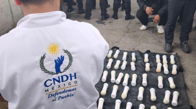 Frenan a normalistas de Ayotzinapa en la caseta de Tlalpan; les decomisan 59 explosivos caseros