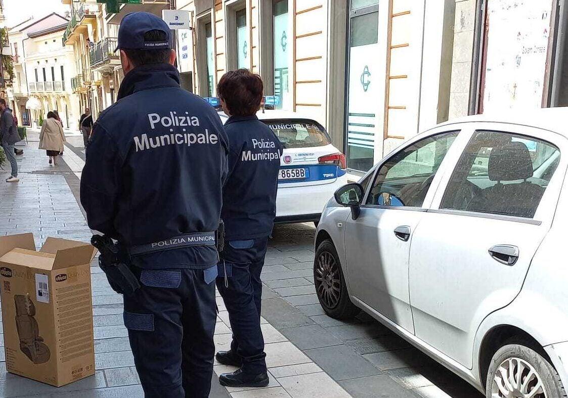 Castellabate, attività congiunta di Polizia Locale e Guardia di Finanza: chiuse due attività commerciali