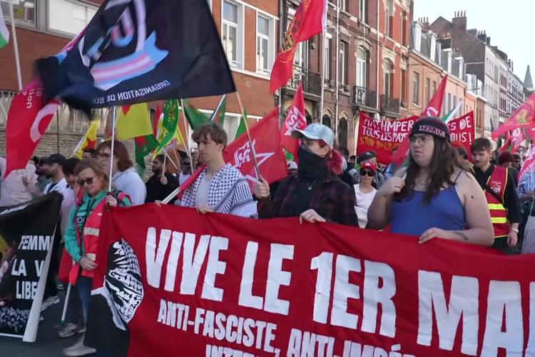 "Ne touche pas à mon 1er mai" : plusieurs milliers de manifestants à Lille pour célébrer le travail et la paix
