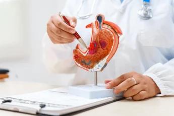Cancro allo stomaco avanzato, nuova terapia riduce del 42% il rischio di morte ﻿