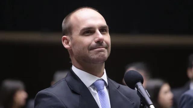 Dino dá 3º voto para condenar Eduardo Bolsonaro por difamação contra Tabata