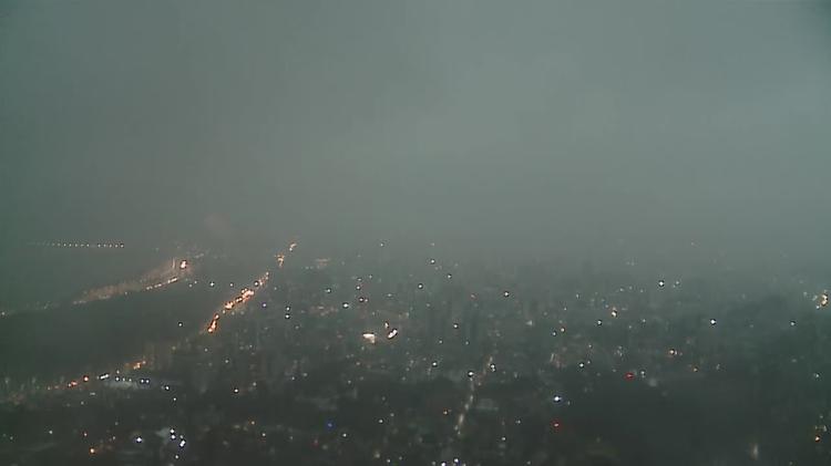VÍDEO: veja chegada de forte chuva em Porto Alegre; cidade registra alagamentos em menos de uma hora