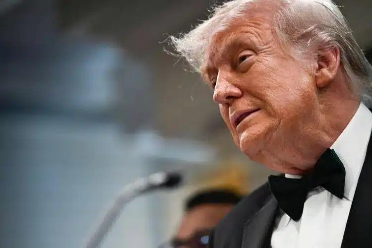 Trump racconta l’attacco alla cena dei media: “Non ho avuto paura, viviamo in un mondo pazzo”