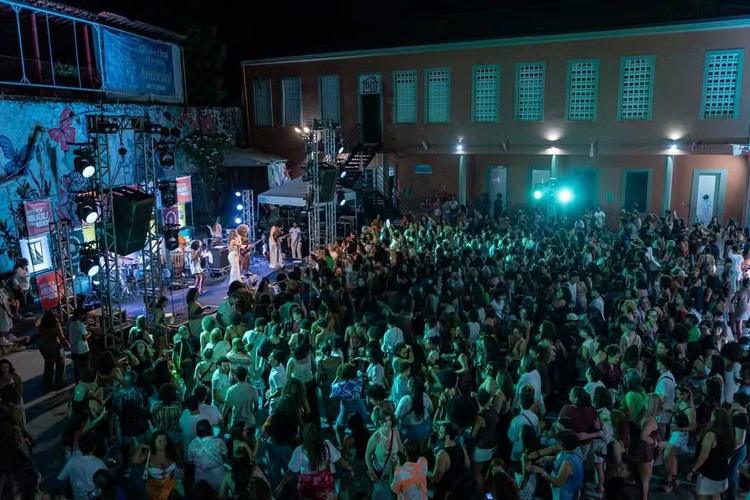 Festas feitas por e para mulheres crescem e transformam lazer em espaços de acolhimento e pertencimento em Salvador