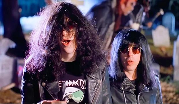 Cheetah Chrome fez participação no clipe de "Pet Sematary", dos Ramones