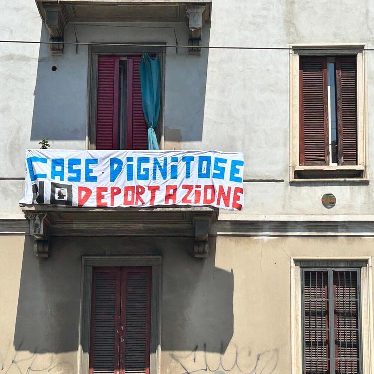 "Mai via", 100 famiglie contro il trasloco dalle case popolari di Milano‌