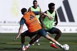 En el entorno de Vinicius confían en la renovación