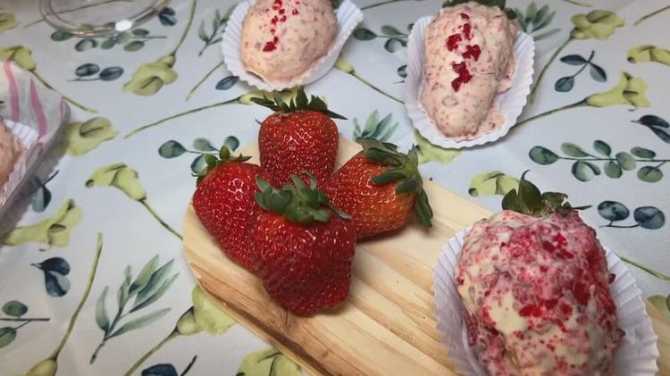 Morango cravejado vira febre em confeitarias no noroeste de SP e aumenta procura pela fruta