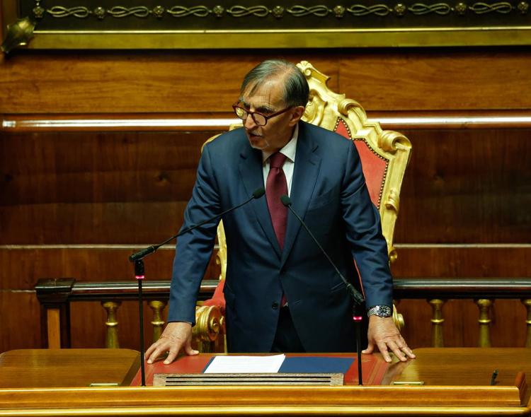 Almirante, la sinistra insulta La Russa. Fonti del Senato: “Polemica becera”