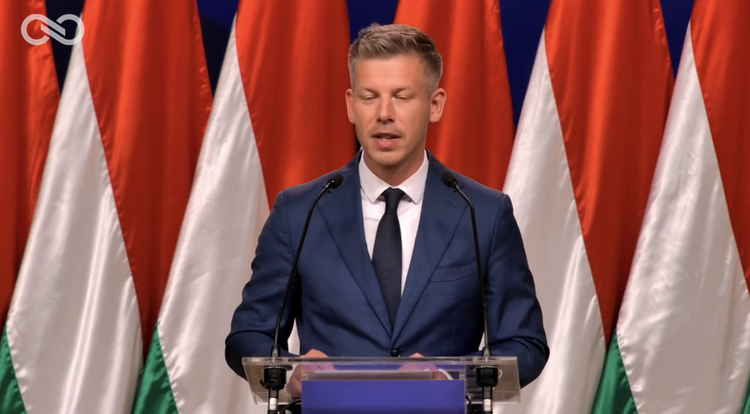 "Fatta la storia". Così l'ex delfino ribalta il sistema