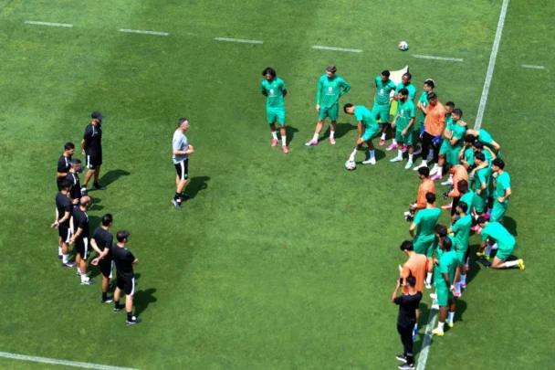 وهبي يركز على تعزيز الانسجام والتماسك بين لاعبي المنتخب الوطني