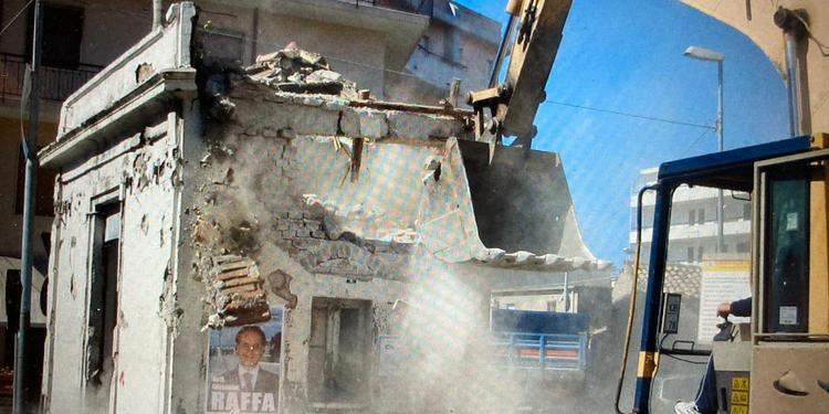 Calabria, nella terra del cemento “invisibile” in arrivo 2.300 lettere del Fisco