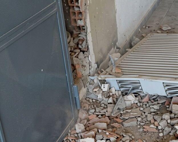 Eboli, assalto notturno all’istituto agrario: buco nel muro per tentare il furto