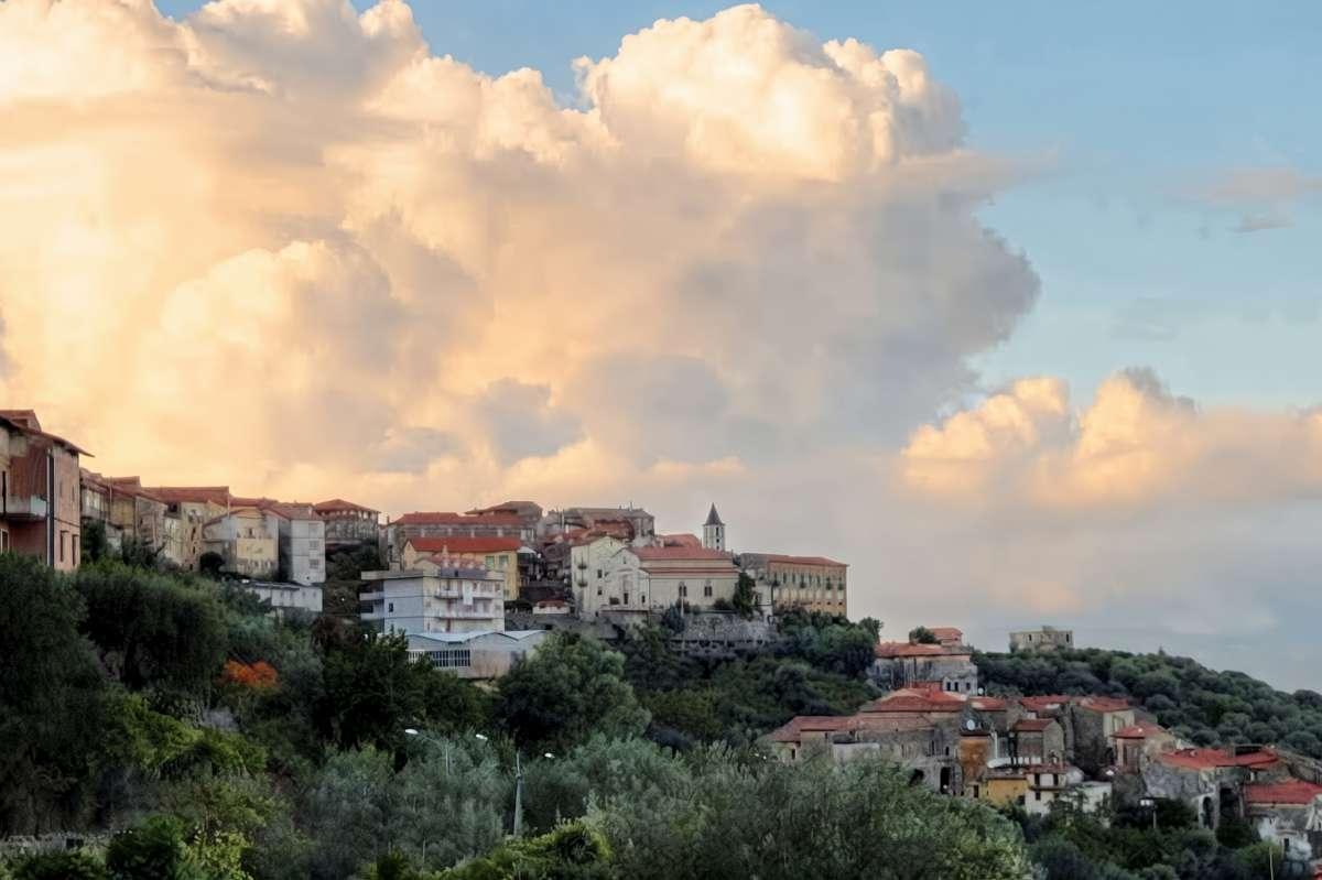 Aree interne in Campania: persi 37 mila residenti in dodici anni. Flessioni maggiori nel Cilento interno
