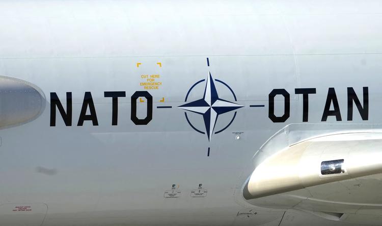 Letônia e Finlândia emitem alertas quase simultâneos e impõem restrições após ameaças aéreas