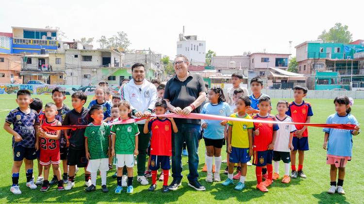 Inaugura Víctor Mercado escuela de futbol en Patios de la Estación