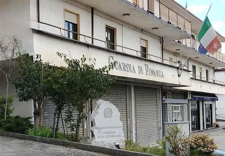 Firme digitali false per evadere il fisco: nove indagati nel Vallo di Diano