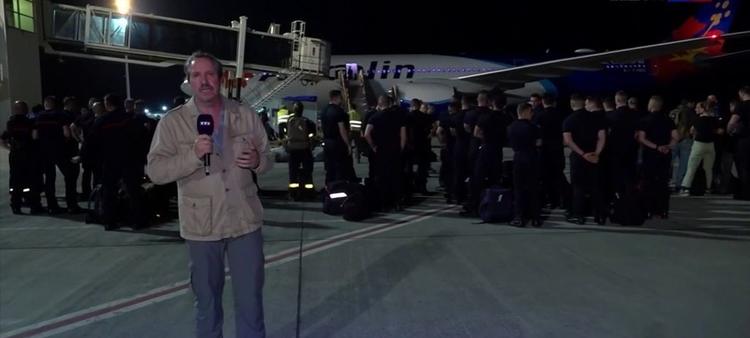VIDÉO - Nouvelle-Calédonie : notre équipe avec les renforts arrivés par avion à Nouméa