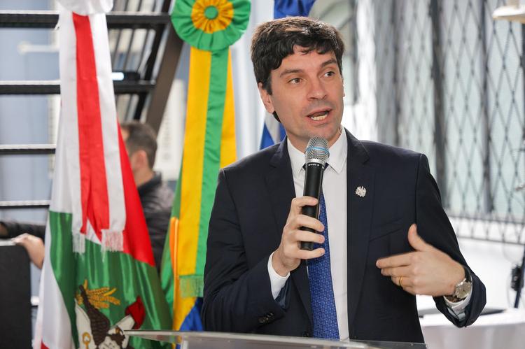 Cão Orelha: MP entra com ação de improbidade contra ex-delegado-geral da Polícia Civil de SC