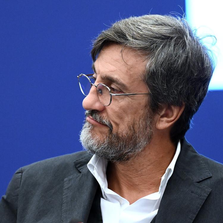 Gli inviati di Report: "Aperto un canale con la Rai". Si punta ad andare in onda l'8 novembre