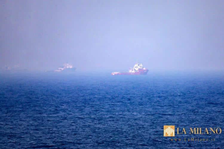 Iran-Usa, Teheran accusa Washington: «Verso una guerra regionale totale». Media: Trump prepara nuovi raid, petroliera colpita a Hormuz