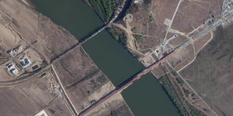 Un ponte sul fiume Tumen tra Russia e Corea del Nord: secondo il Guardian potrebbe diventare un corridoio logistico invisibile ai satelliti