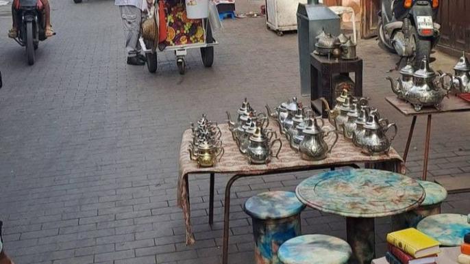 تجار توابل ونحاسيات ينشرون فوضى احتلال الملك العام وسط ملاح مراكش العتيقة