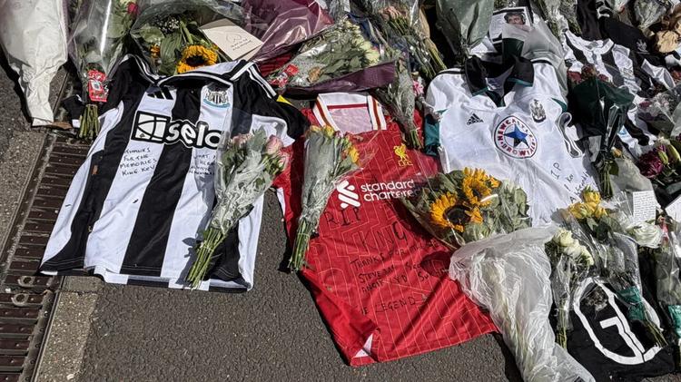 Kevin Keegan Tributes Liverpool Shirt St James' Park Newcastle United