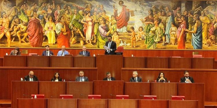 Regione Calabria: il guazzabuglio dei sottosegretari, ora il centrodestra deve scegliere