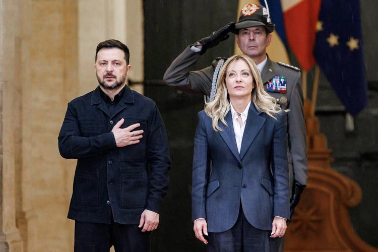 Meloni riceve Zelensky: "Italia pronta a fare la sua parte, Occidente diviso regalo a Mosca"